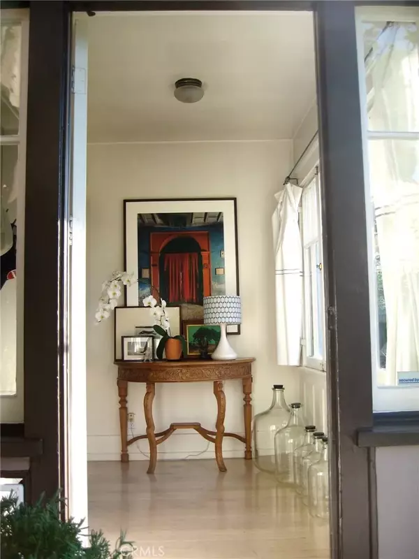 Venice, CA 90291,308 Windward Avenue