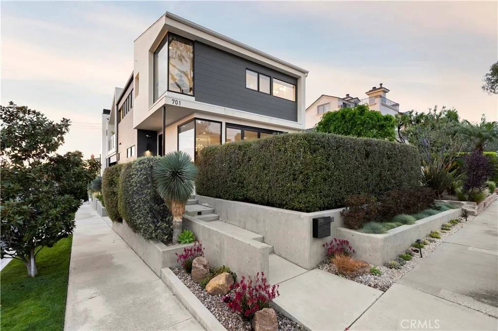 Corona Del Mar, CA 92625,701 Poppy Avenue