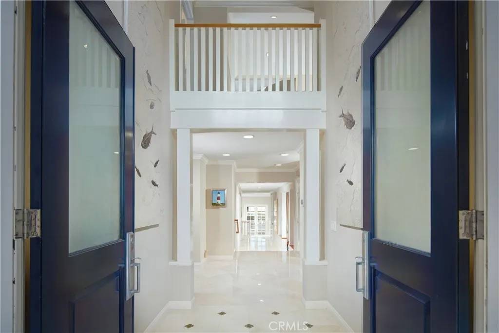 Newport Beach, CA 92660,736 Harbor Island Drive