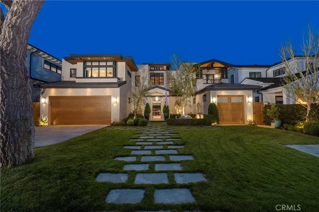 Newport Beach, CA 92663,401 Snug Harbor Road