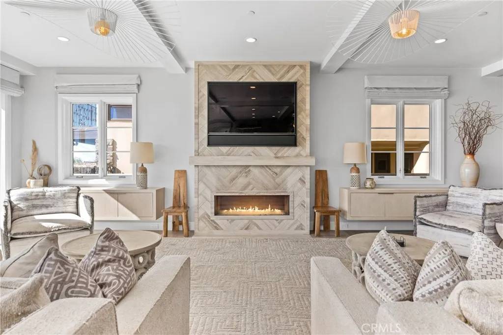 Newport Beach, CA 92661,1215 E Balboa Boulevard