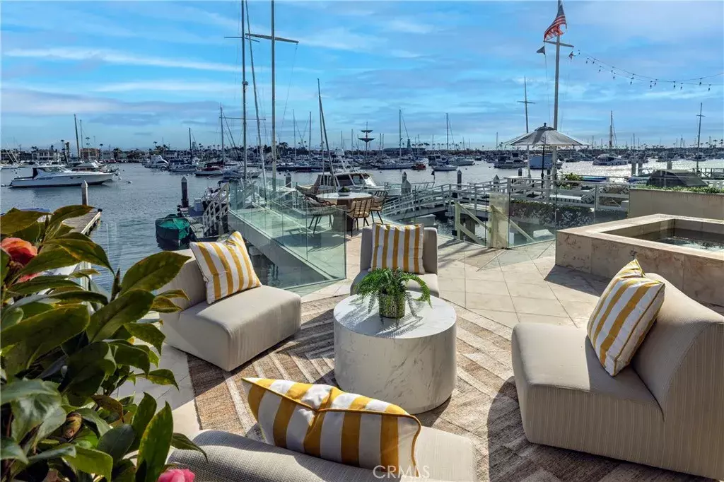 Newport Beach, CA 92663,517 Via Lido Soud