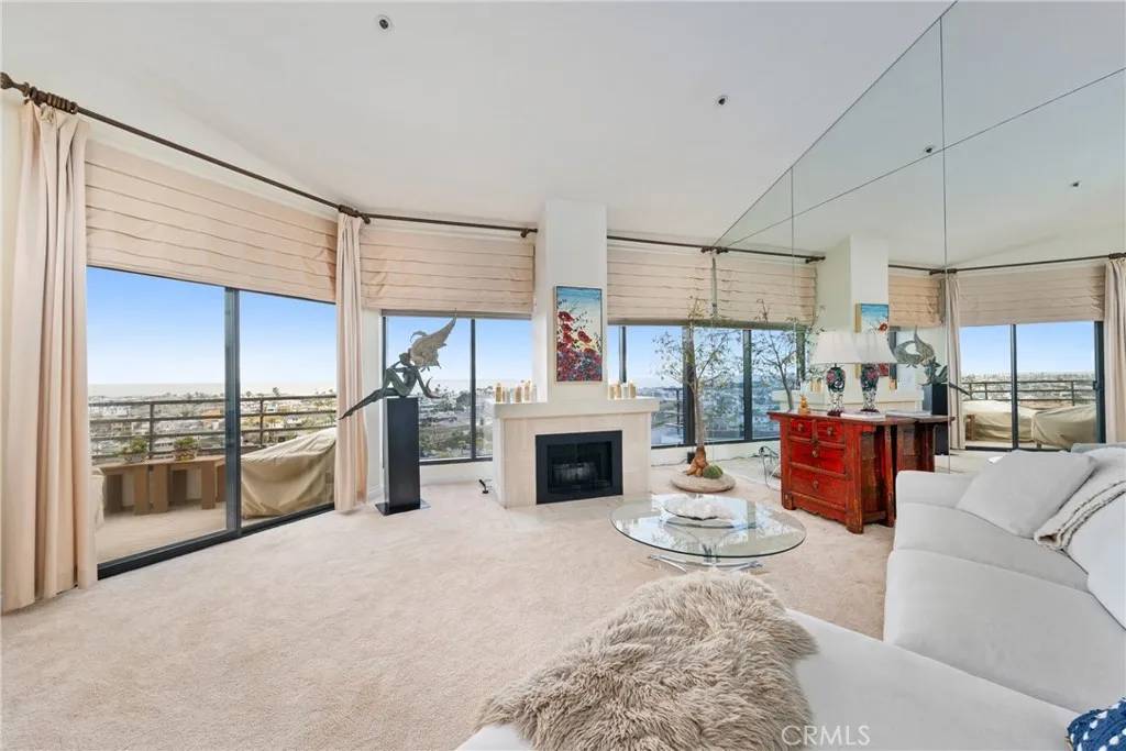 Newport Beach, CA 92663,210 Lille Lane #313