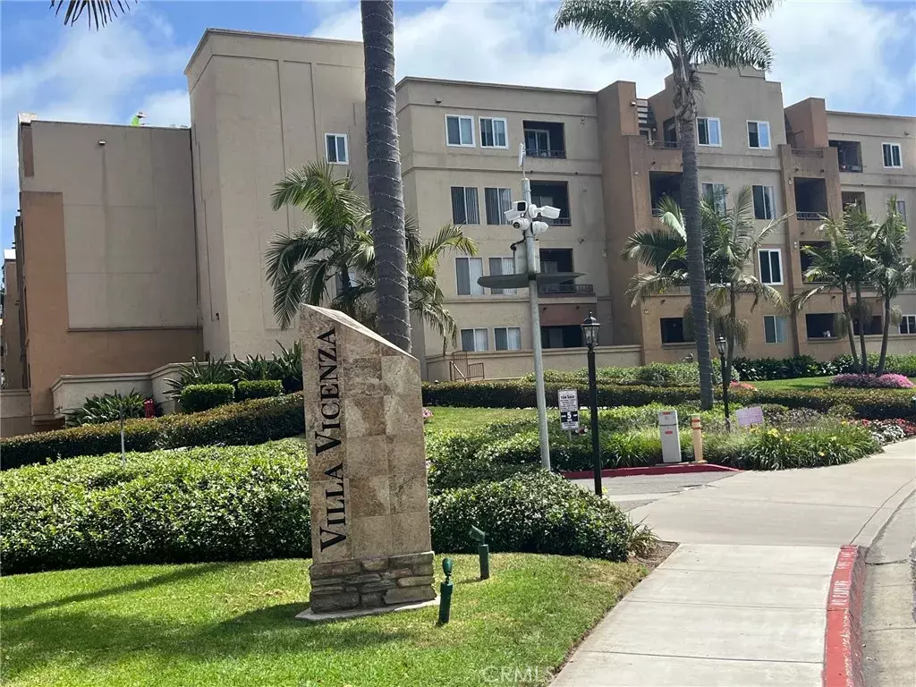 San Diego, CA 92122,8889 Caminito Plaza Centro #7304