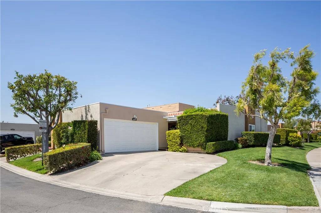 17689 Los Jardines West, Fountain Valley, CA 92708