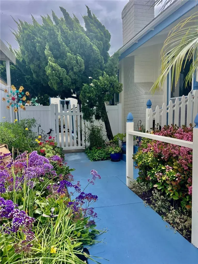 Newport Beach, CA 92660,50 Saratoga