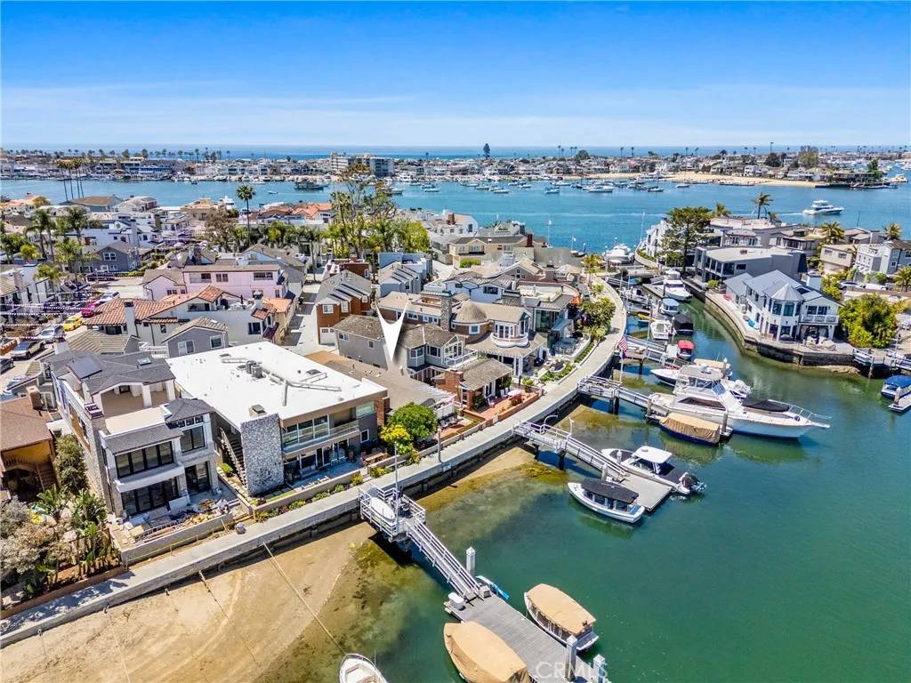 129 N Bay Front,  Newport Beach,  CA 92662
