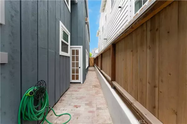 Newport Beach, CA 92662,227 Coral Avenue