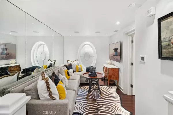 Newport Beach, CA 92660,1030 Bayside Cove #702