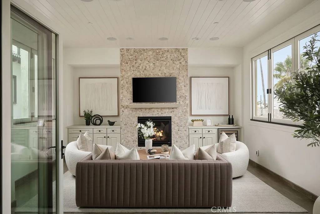 Corona Del Mar, CA 92625,412 Goldenrod Avenue