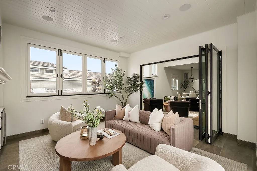Corona Del Mar, CA 92625,412 Goldenrod Avenue