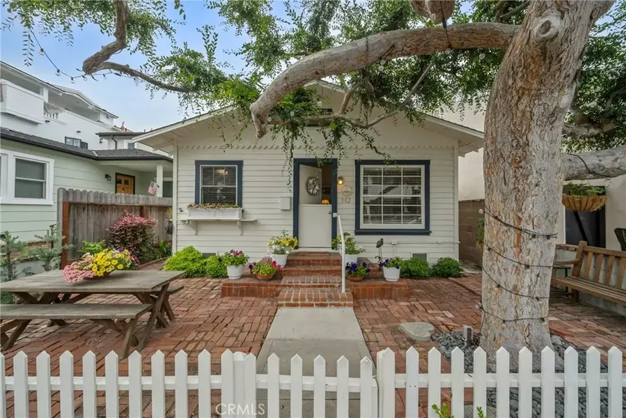 302 Sapphire Ave, Newport Beach, CA 92662