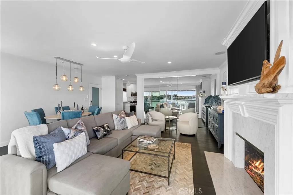 Newport Beach, CA 92661,215 E Edgewater Avenue