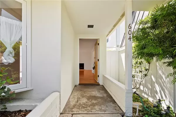 Corona Del Mar, CA 92625,604 Marguerite Avenue