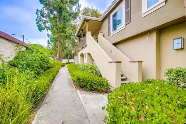 Tustin, CA 92782,253 Gallery Way