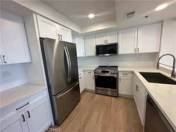 Newport Beach, CA 92663,230 Lille Lane #308