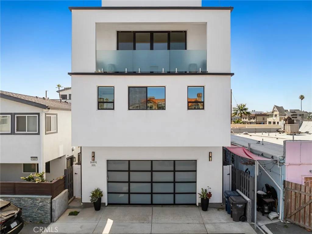 16891 11th Street #101, Sunset Beach, CA 90742