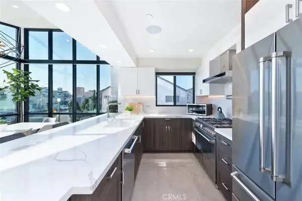 Newport Beach, CA 92661,500 E Balboa Boulevard