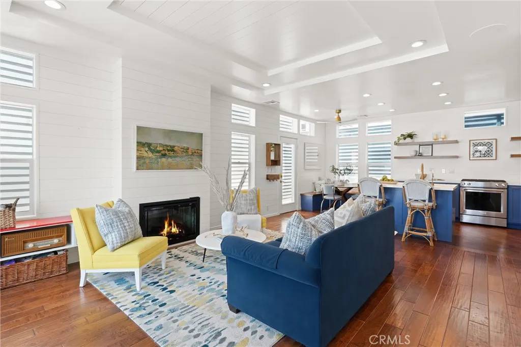 Newport Beach, CA 92663,33 Channel