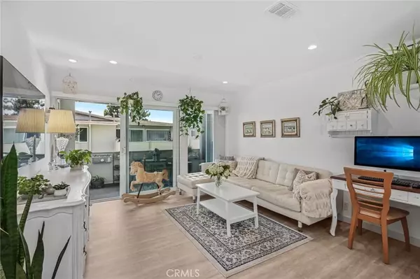 Newport Beach, CA 92660,1722 Westcliff Drive #11