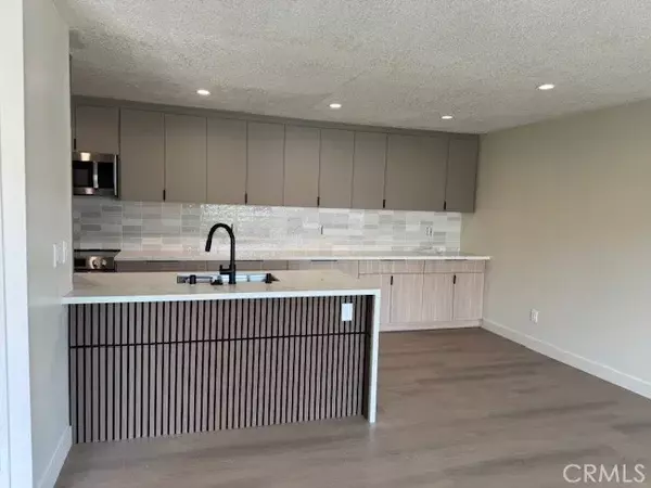 Santa Ana, CA 92704,2501 W sunflower #F12