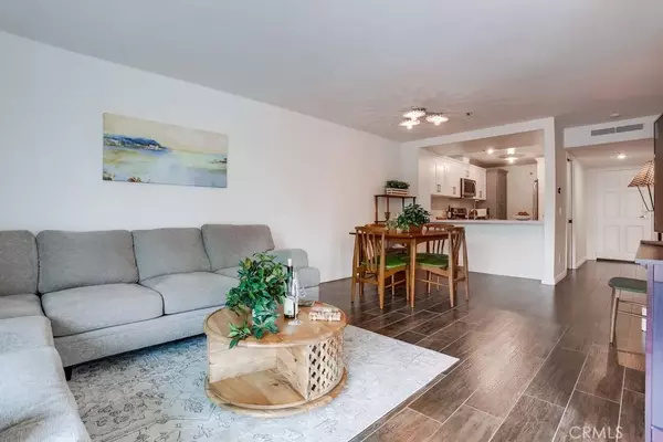 Newport Beach, CA 92663,240 Nice Lane #114