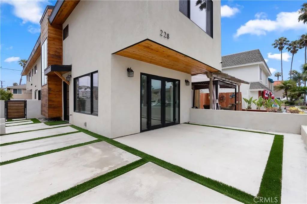 Huntington Beach, CA 92648,228 20th Street