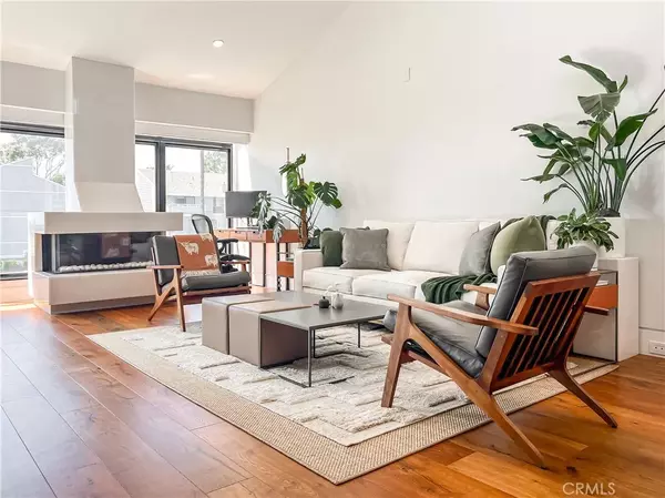 Newport Beach, CA 92663,200 Paris Lane #315