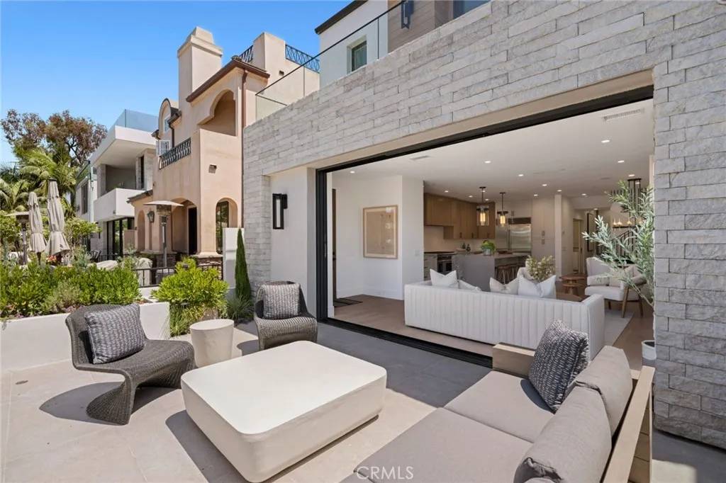 430 Fernleaf Avenue, Corona Del Mar, CA 92625