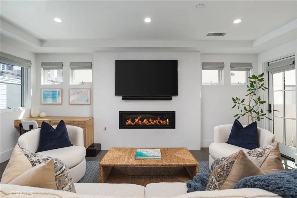 Newport Beach, CA 92625,714 Iris Avenue