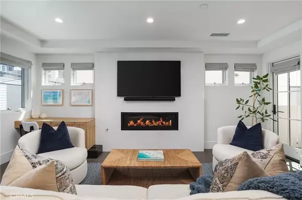 Newport Beach, CA 92625,714 Iris Avenue