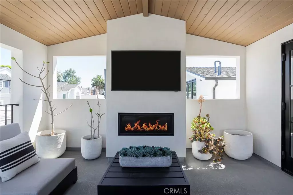 Newport Beach, CA 92625,714 Iris Avenue