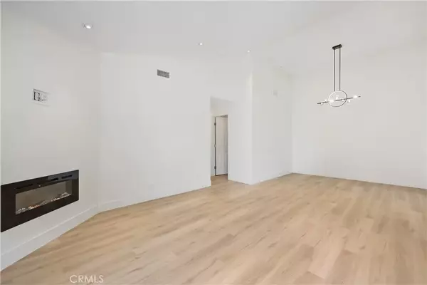 Irvine, CA 92606,309 Deerfield #5