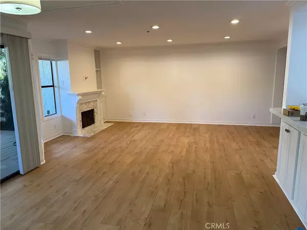Newport Beach, CA 92663,950 Cagney Lane #106