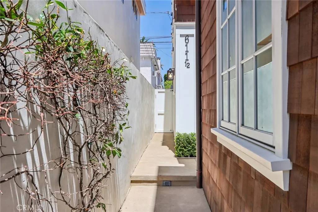 Corona Del Mar, CA 92625,611 Marigold Avenue ##B