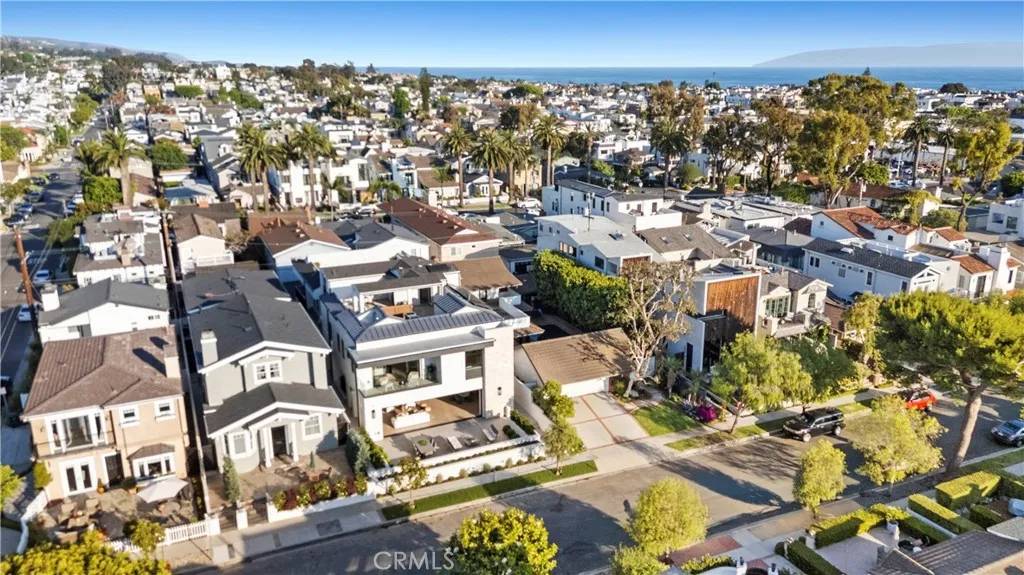 516 Larkspur (Rear Home) Avenue, Corona Del Mar, CA 92625