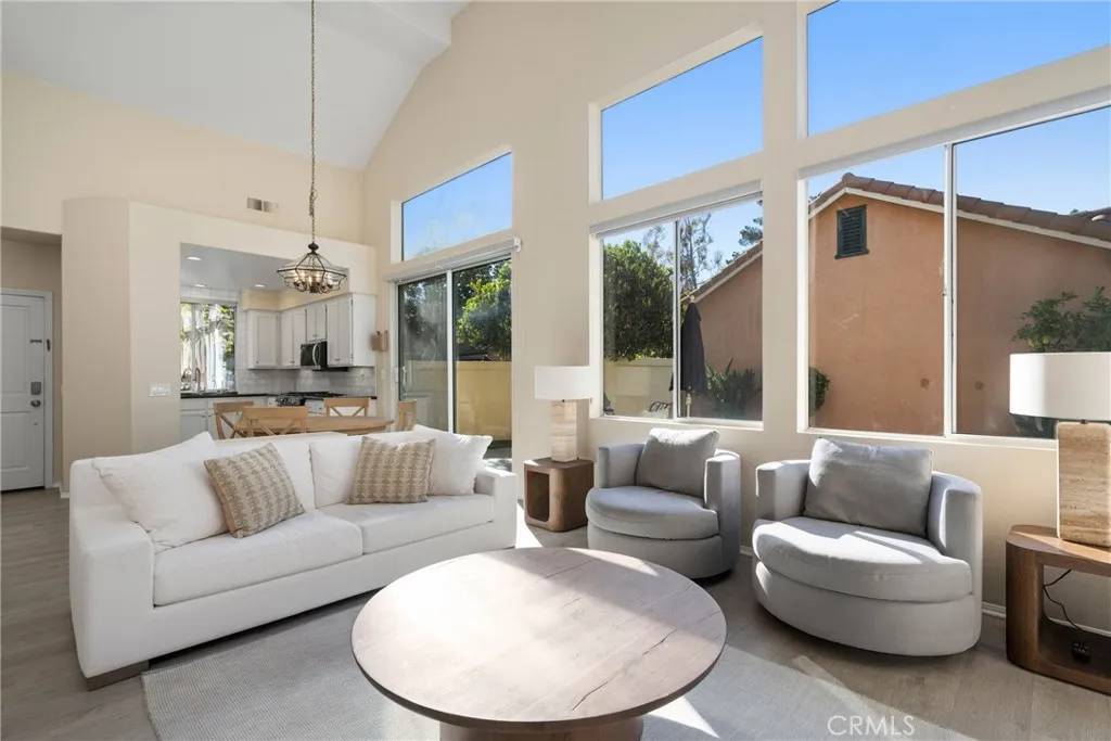 Irvine, CA 92606,26 Le Vanto