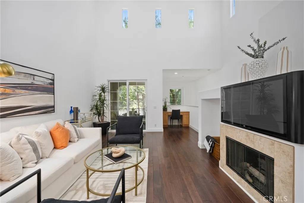 Irvine, CA 92603,322 Dewdrop