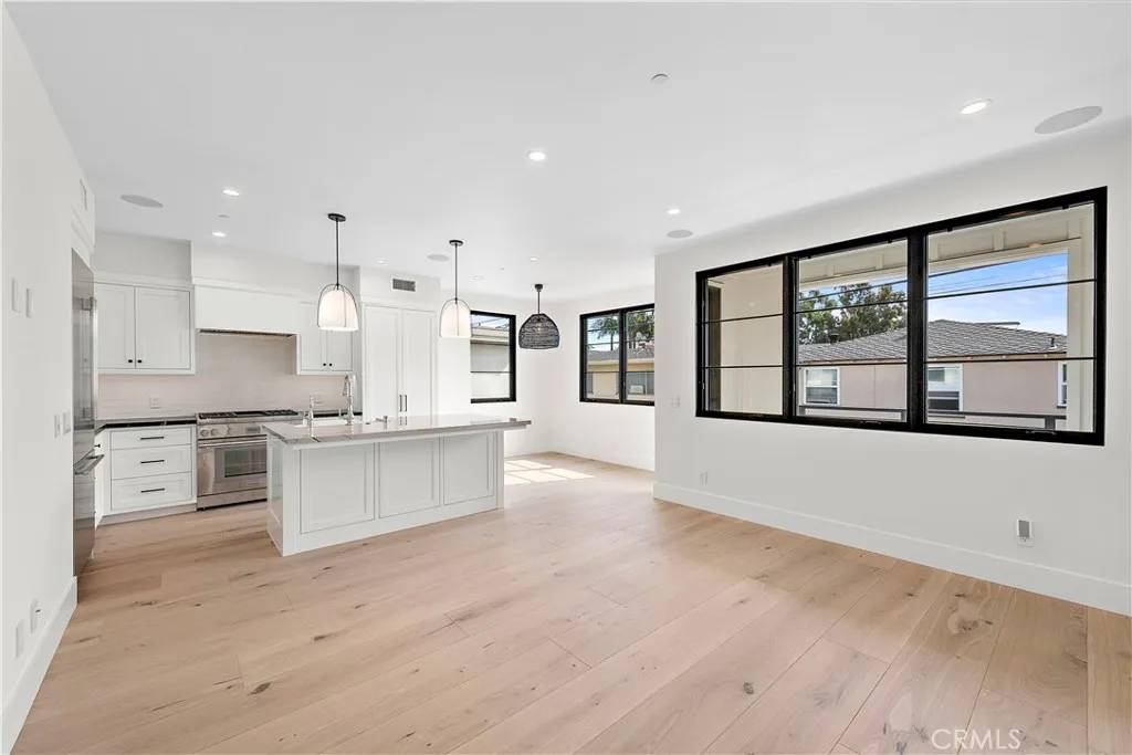 Corona Del Mar, CA 92625,434 Goldenrod Avenue