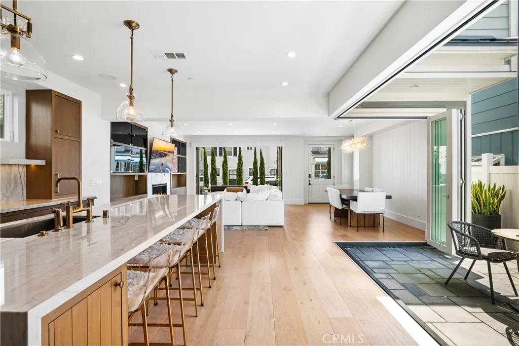 211 Topaz Avenue, Newport Beach, CA 92662