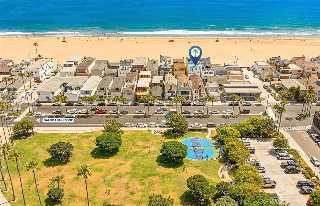 Newport Beach, CA 92663,1720 W Oceanfront #B