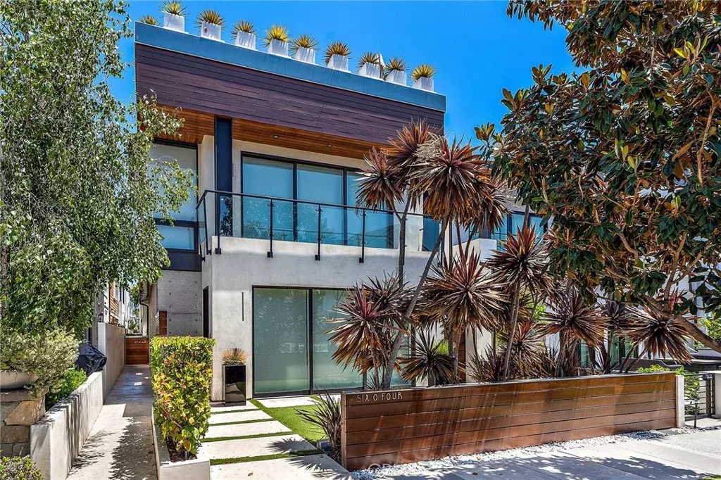 Corona Del Mar, CA 92625,604 Acacia Avenue