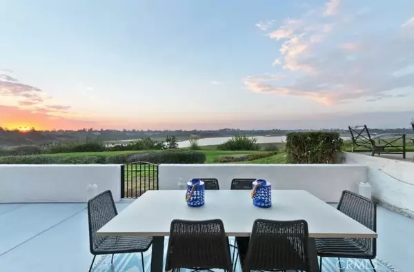 Newport Beach, CA 92660,303 Esperanza #7A