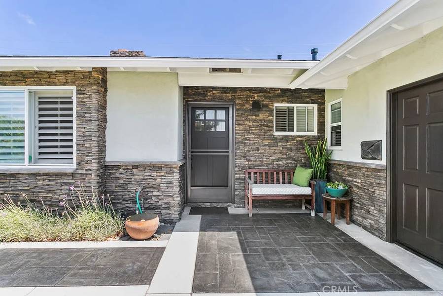 300 Bucknell Road, Costa Mesa, CA 92626
