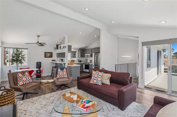 Corona Del Mar, CA 92625,405 Heliotrope Avenue