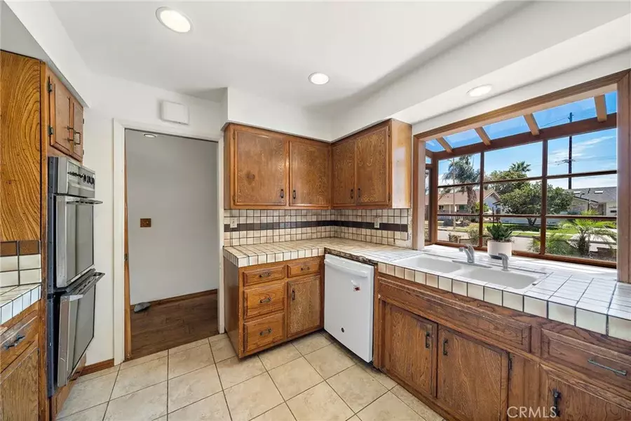 2217 E Parkside Avenue, Orange, CA 92867