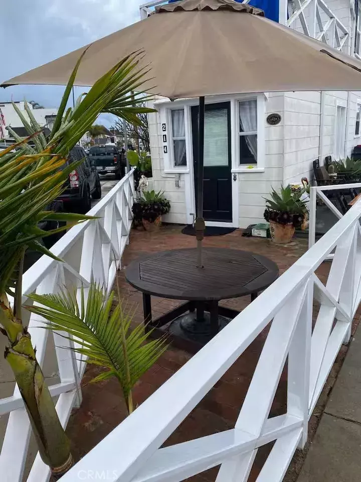 Newport Beach, CA 92662,214 Topaz