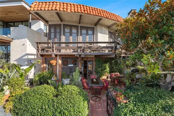 Newport Beach, CA 92662,115 N Bay Front