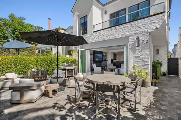 Corona Del Mar, CA 92625,712 Marguerite Avenue