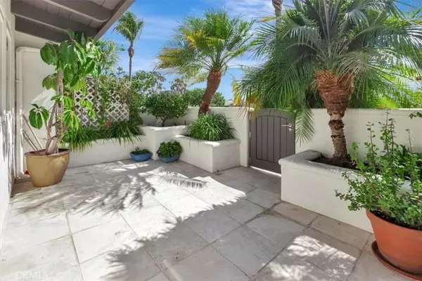 Newport Beach, CA 92660,2000 Vista Cajon